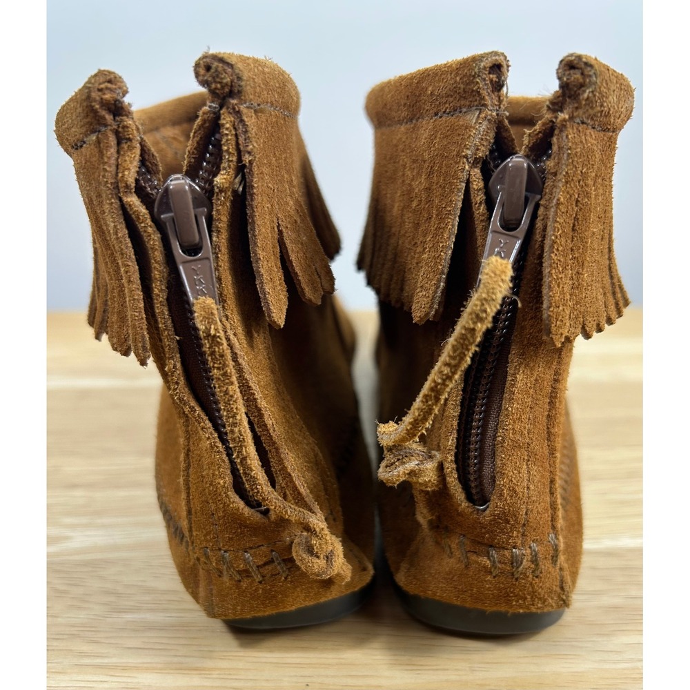 Minnetonka Ankle Boots Women 8.5 Tan Suede Back Zip Hardsole Bootie Fringe Indie - Picture 8 of 12